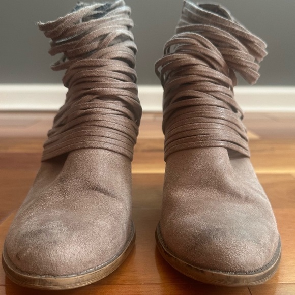 Fergalicious Suede Wicket Ankle Boots - Picture 4 of 9